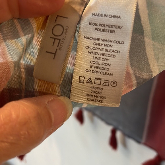 Ann Taylor Loft Scarf - Picture 4 of 4